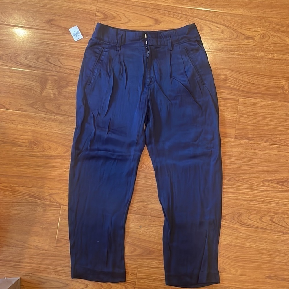 GAP Women’s Navy Cropped Pants Size 0P Petite Straight Leg Capri Pants - Picture 2 of 7